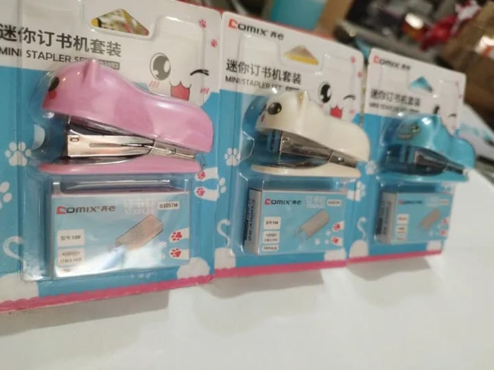 Comix Mini Stapler With Staples Pin - image 1