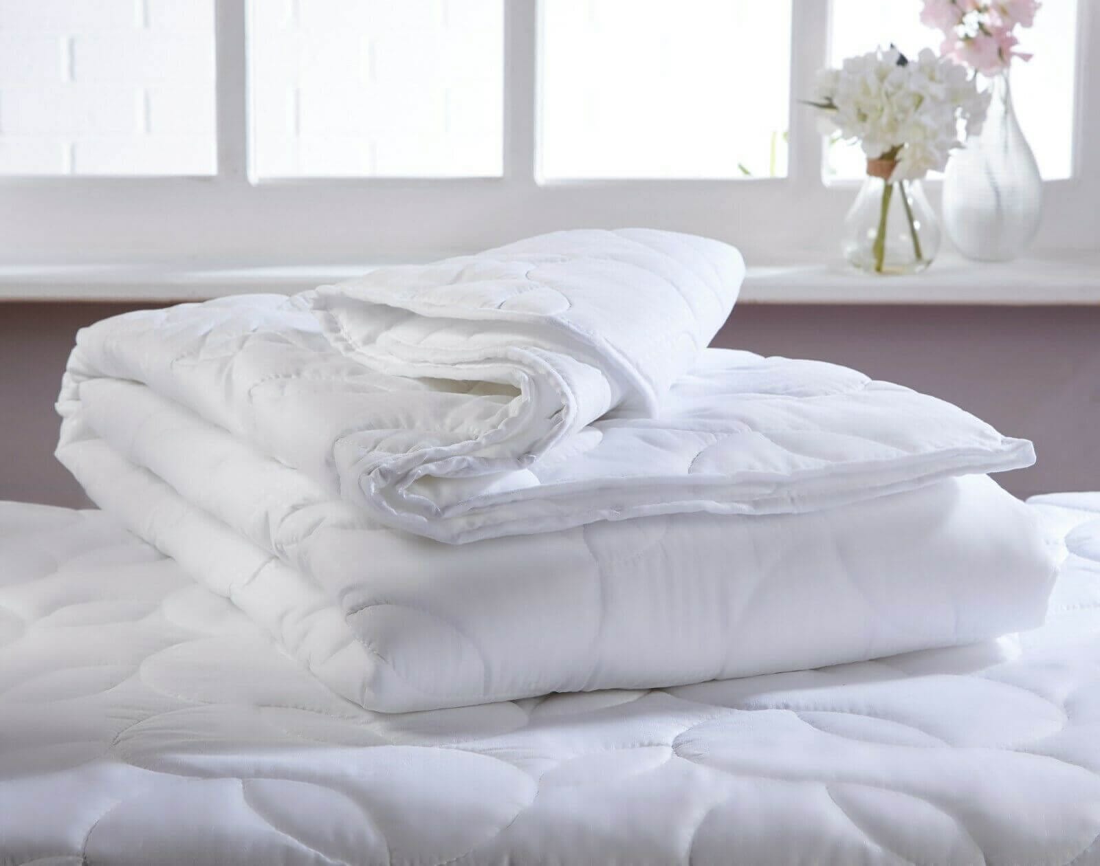 Lightweight Summer Quilt Comforter Cooling Summer Blanket Soft Breathable Summer Duvet Insert, Machine Washable, White - image 2