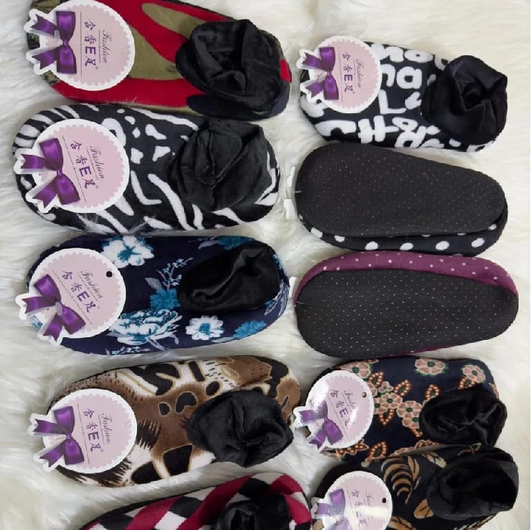 Pack Of 4 (2 Pairs) Women Velvet Fur Inside Winter Socks - Multicolor - image 2