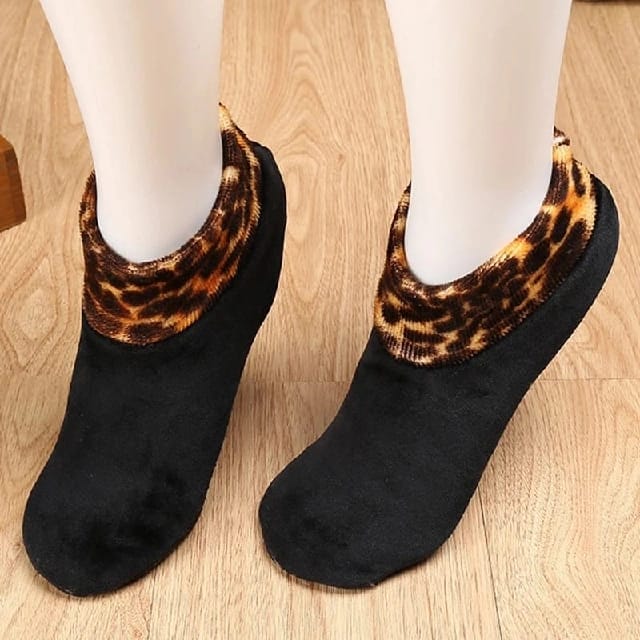 Pack Of 4 (2 Pairs) Women Velvet Fur Inside Winter Socks - Multicolor - image 4