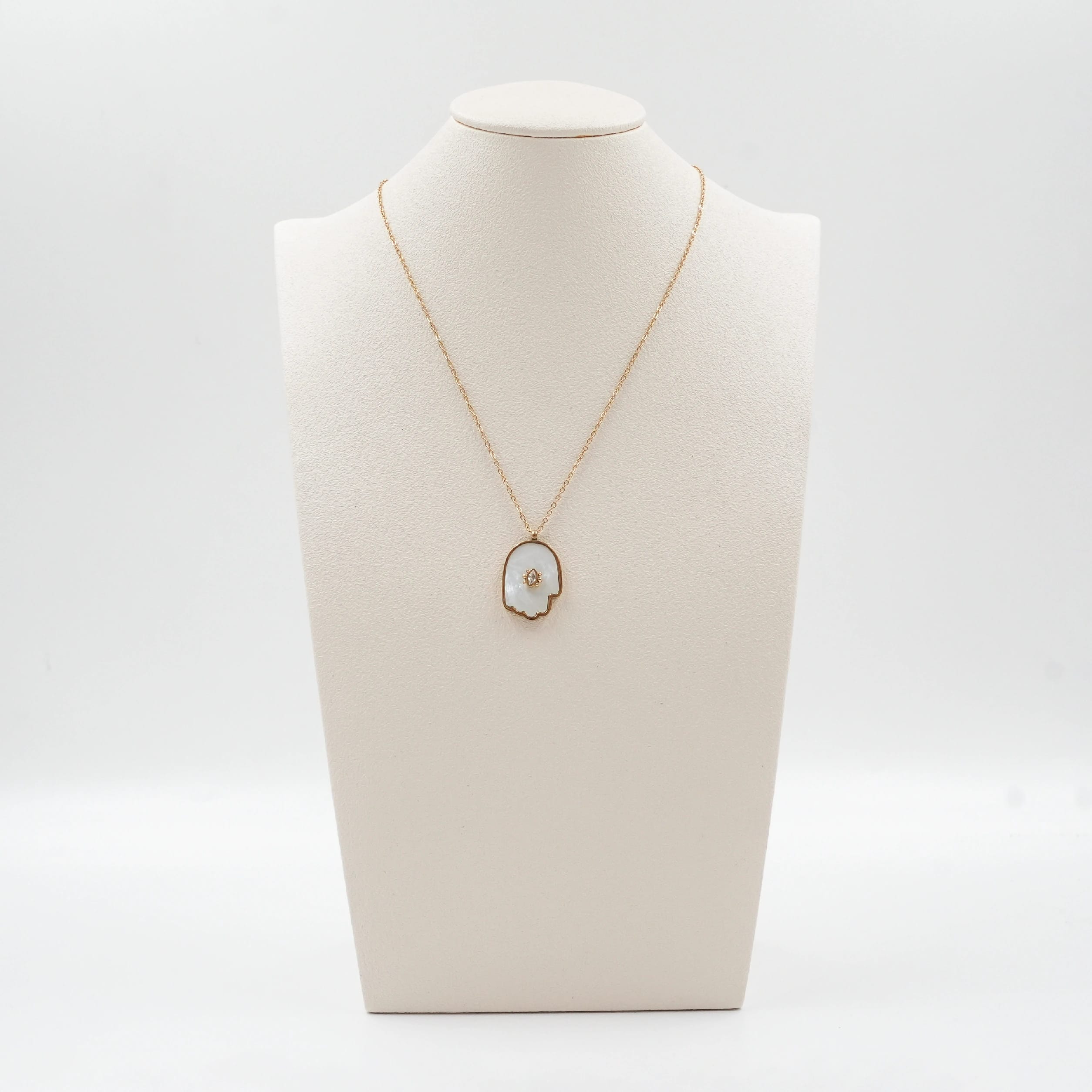 Medallion Pendant Necklace With Mother-Of-Pearl Charm For Women Fashion Jewellery