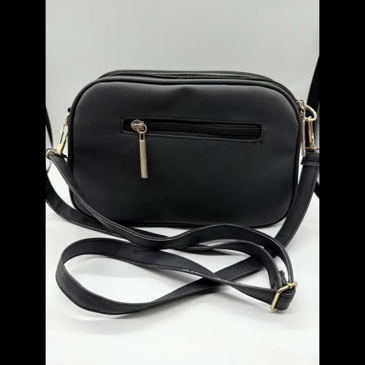 classic side bag for ladies in black color - image 3