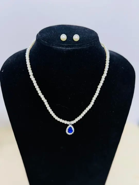 Pearl Necklace With Earring Attached With charms - image 4