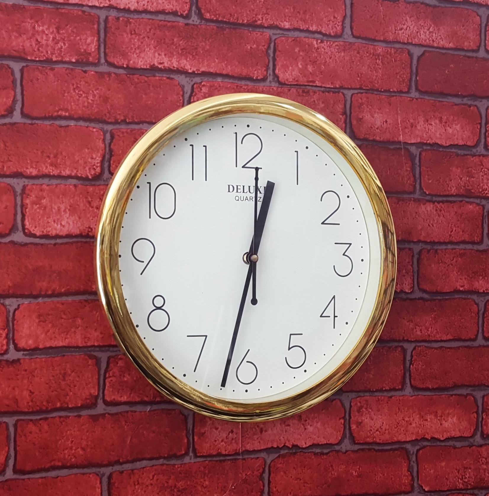 Deluxe Quartz Plastic Wall Clock ( 26 Cm X 26 Cm X 3.3 Cm, ) White Dial And Gold Border - image 1