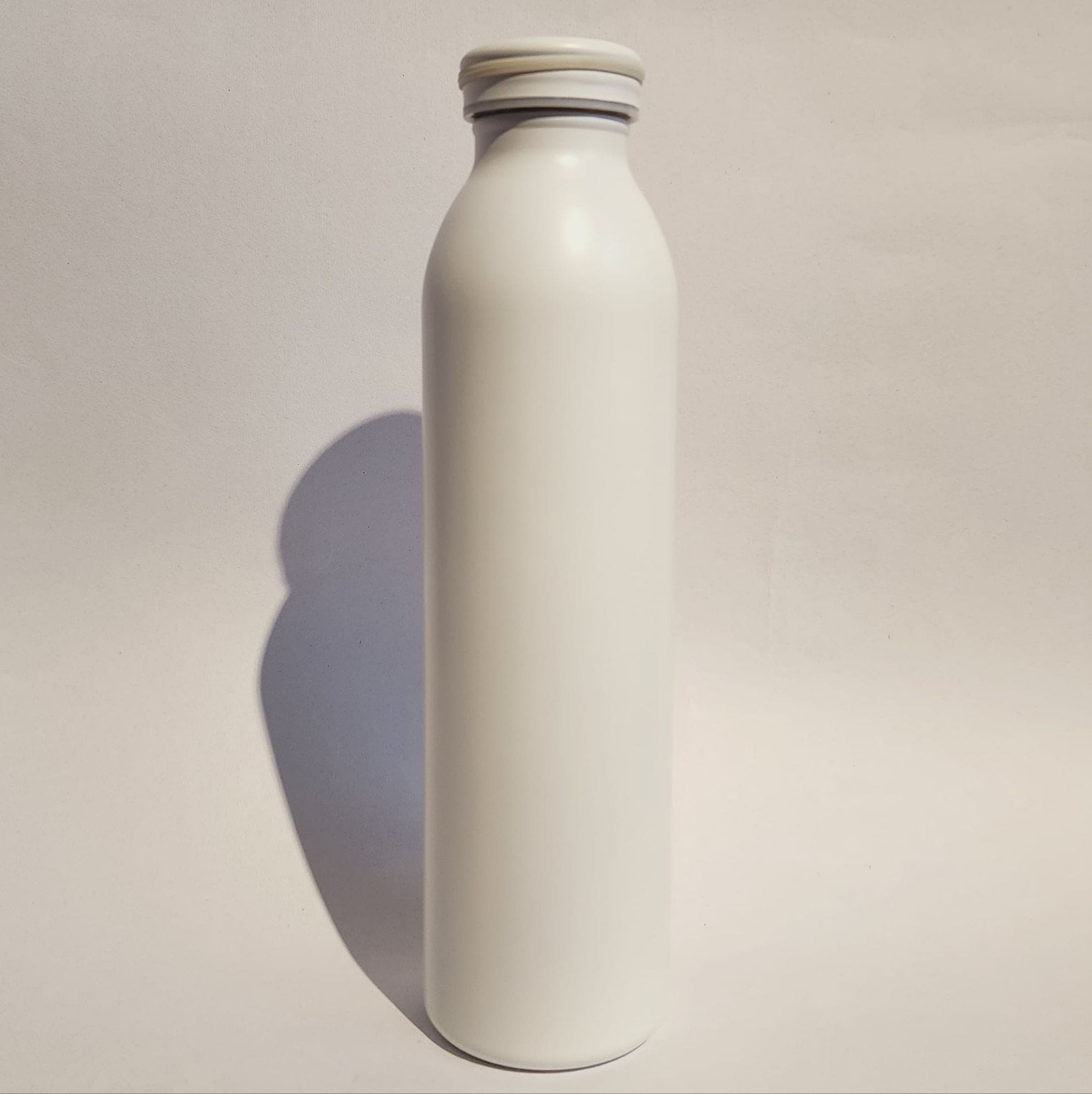 White Stainless Steel 600ml Insulated Bottles For Summer And Winter - image 1