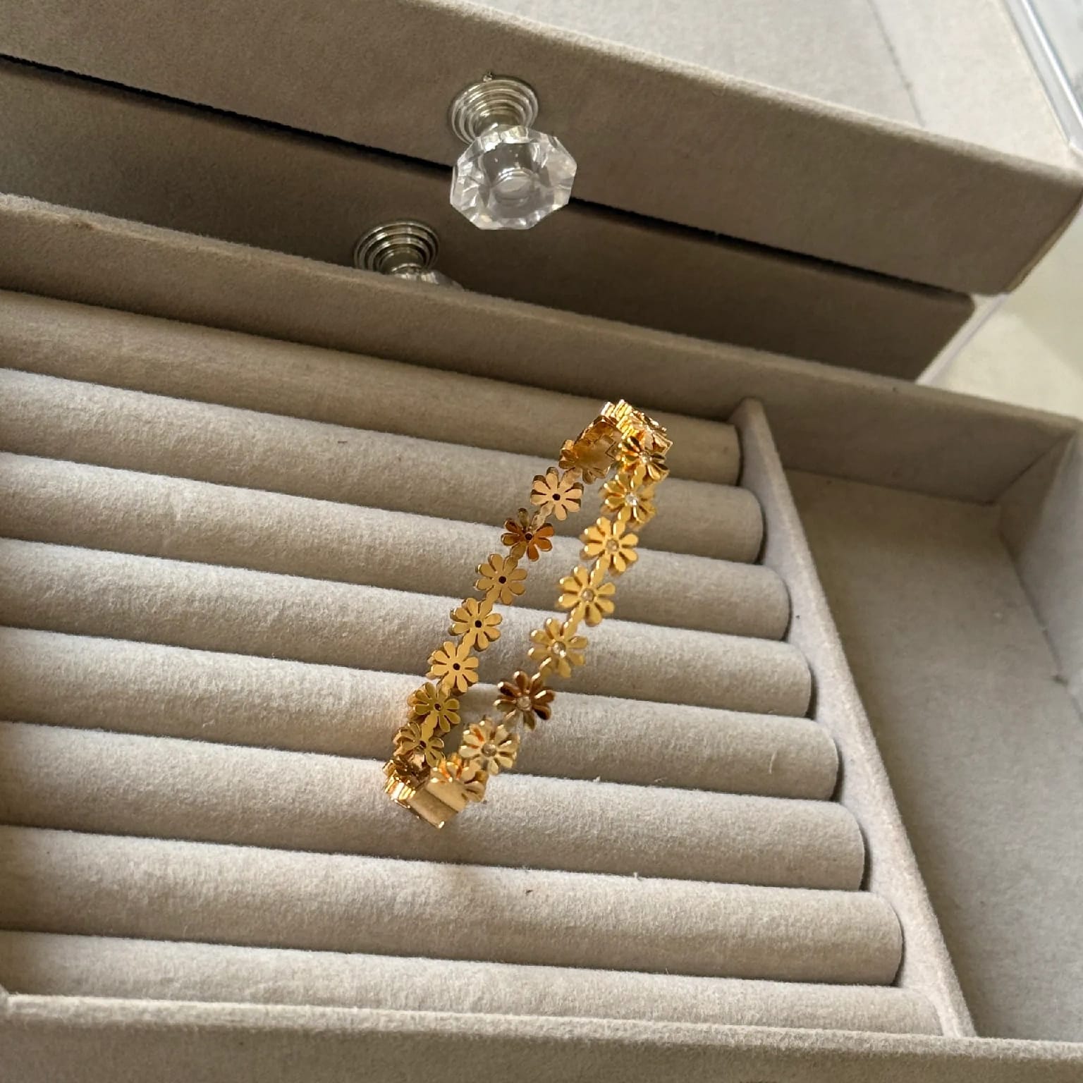 Elegant Floral Flower Bracelet For Women