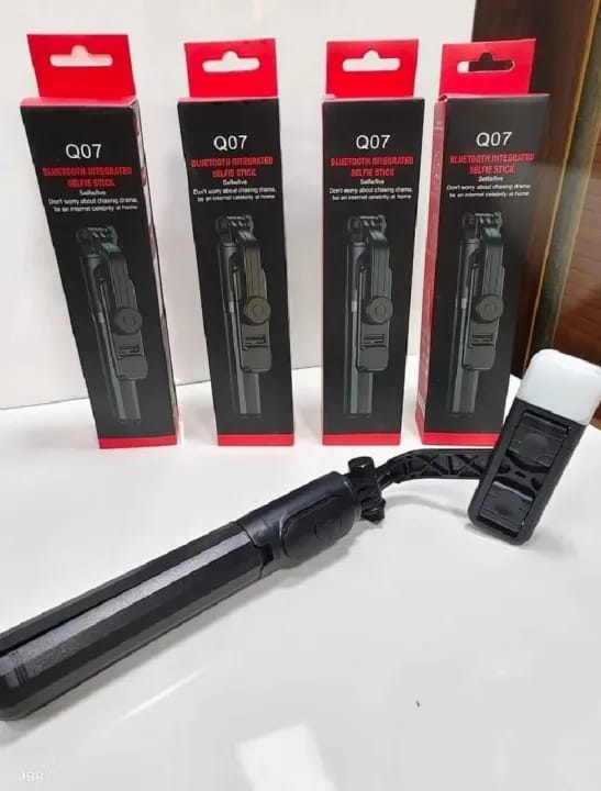 Selfie Stick With Light Integrated Bluetooth Black Q07 - image 4