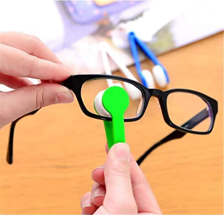 Microfiber Portable Eyeglass Spectacles Sunglass Lens Cleaner Brush Clip Tool with Key Hole (Random Colour) - image 3